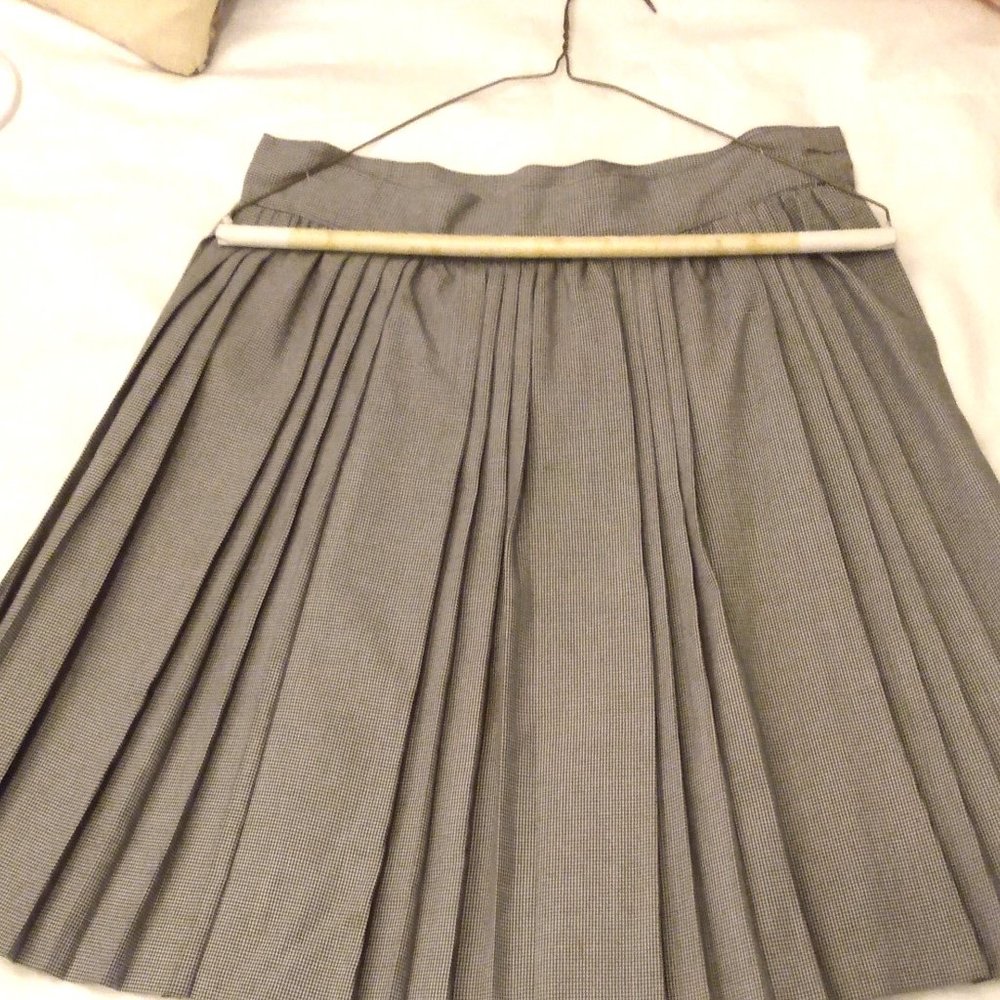 Pleated Skirt  Black & White Check Houndstooth Sz 12 French Connection